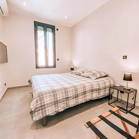 4 Pièces Rénové Terrasse Coeur De Ville * Le Lavandou