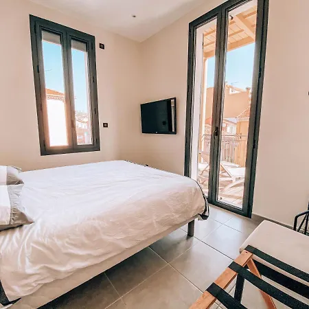 Appartamento 4 Pièces Rénové Terrasse Coeur De Ville Le Lavandou